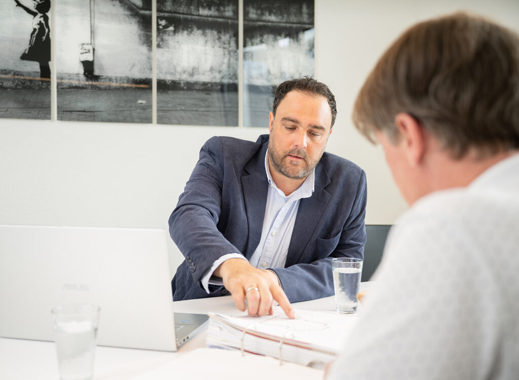 Besprechung